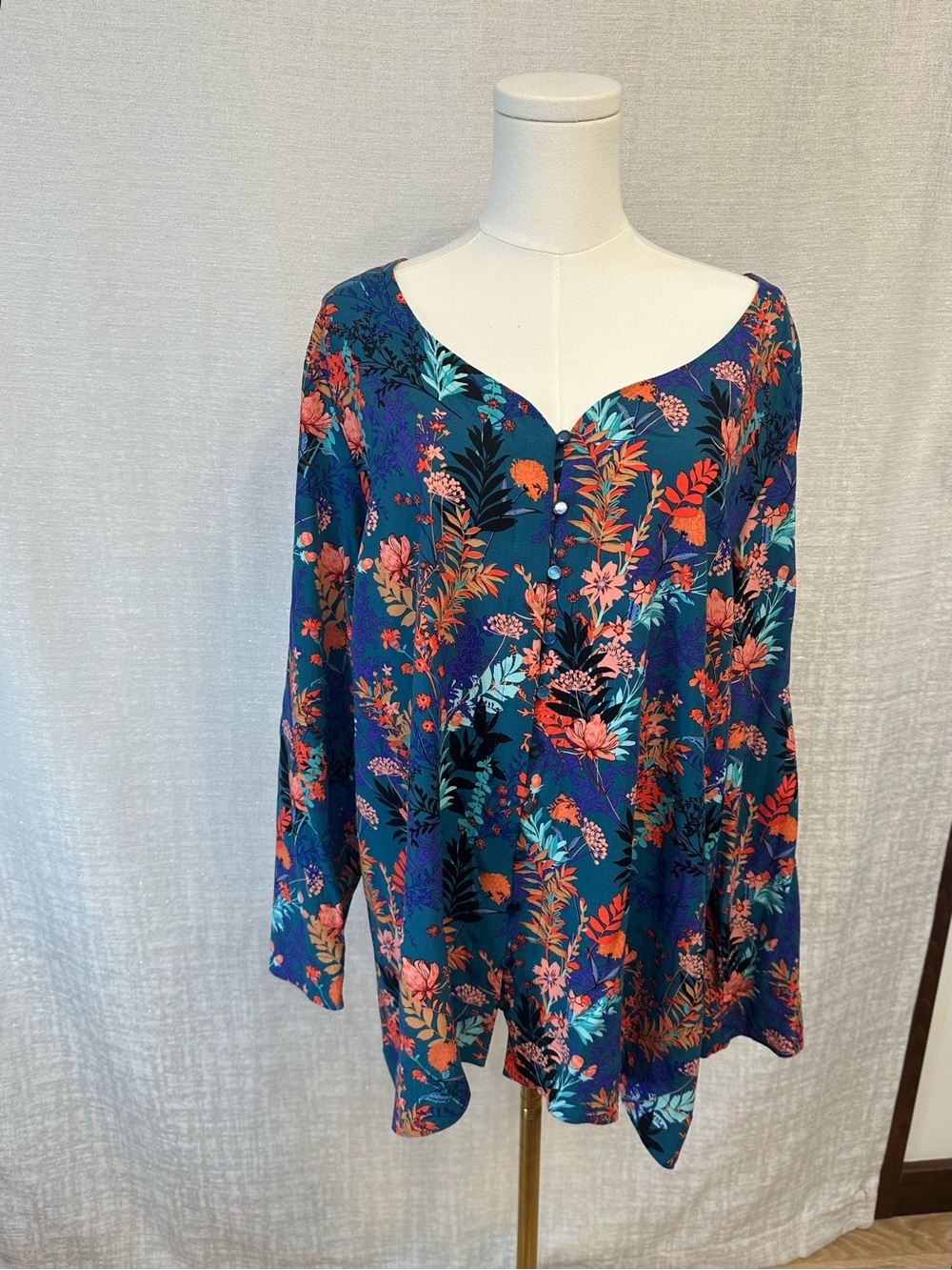 Soft Surroundings Cottagecore, Tropical Teal Floral V-Neck Button-Front Blouse